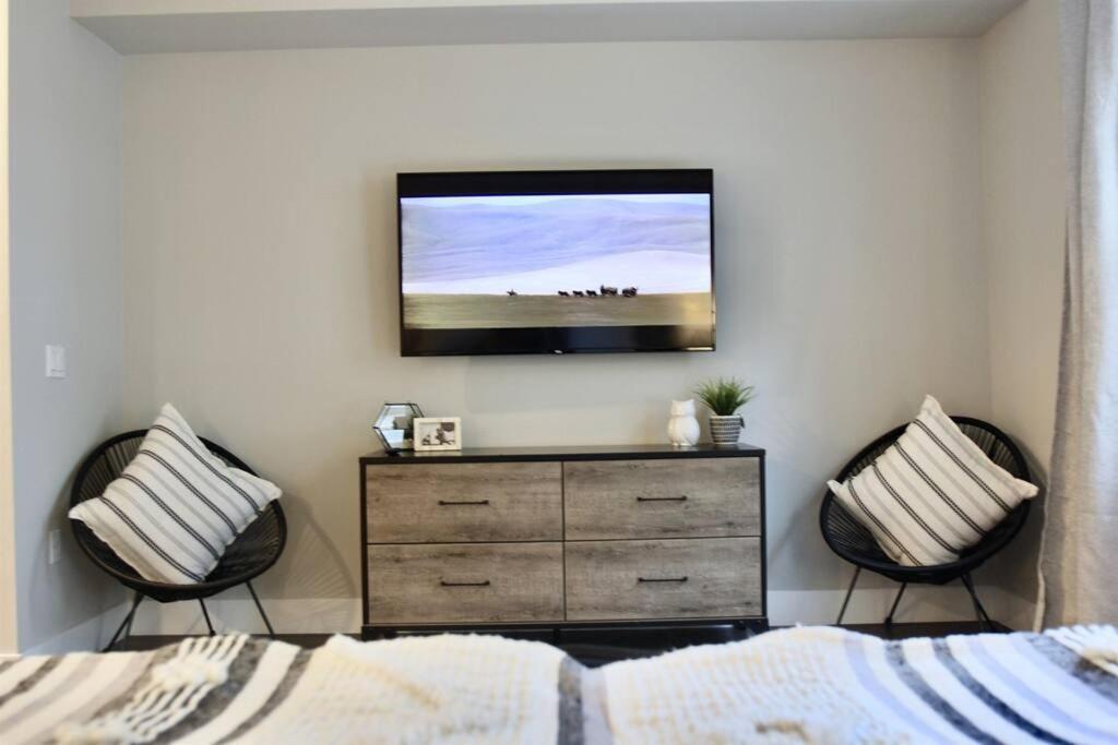 Southwestern - Modern Choc & St Joseph's Apartment