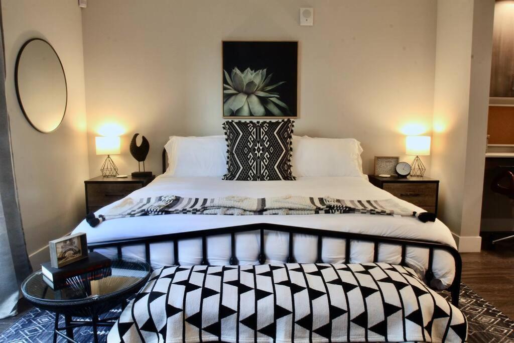 Apartment Southwestern - Modern Choc & St Joseph's Orange